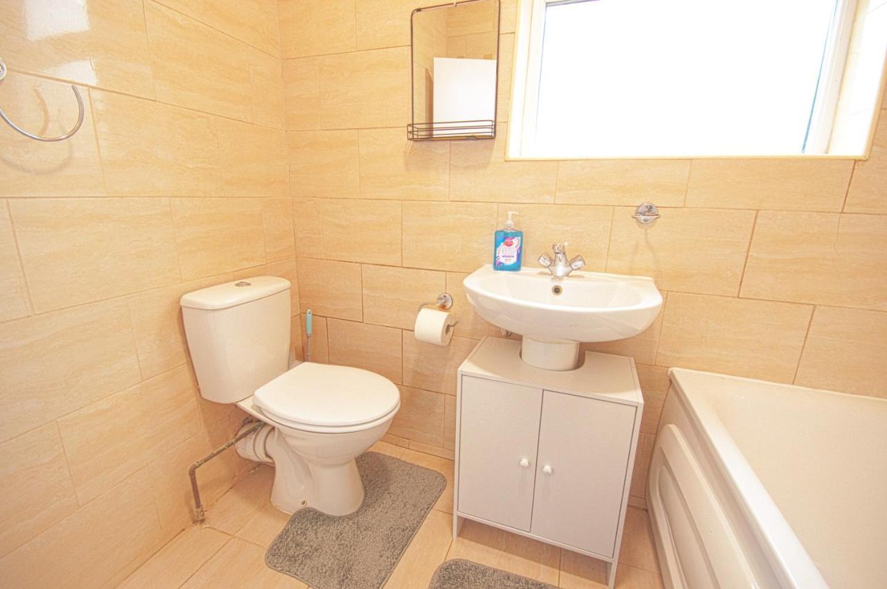 Cosy Family Home W/Wi-Fi, Parking, Self Check-In Londres Extérieur photo